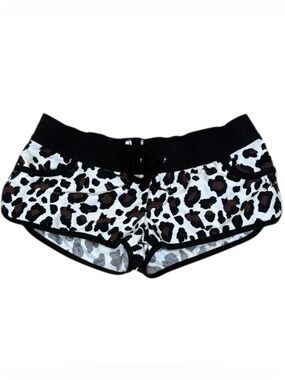 Billabong Leopard Print Shorts
Womens Medium Drawstring Low
Rise Beach Casual M